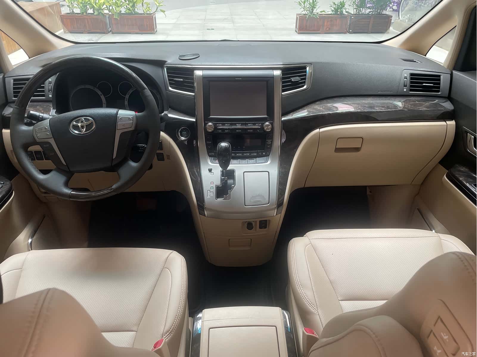 Toyota Alphard, 2012 11