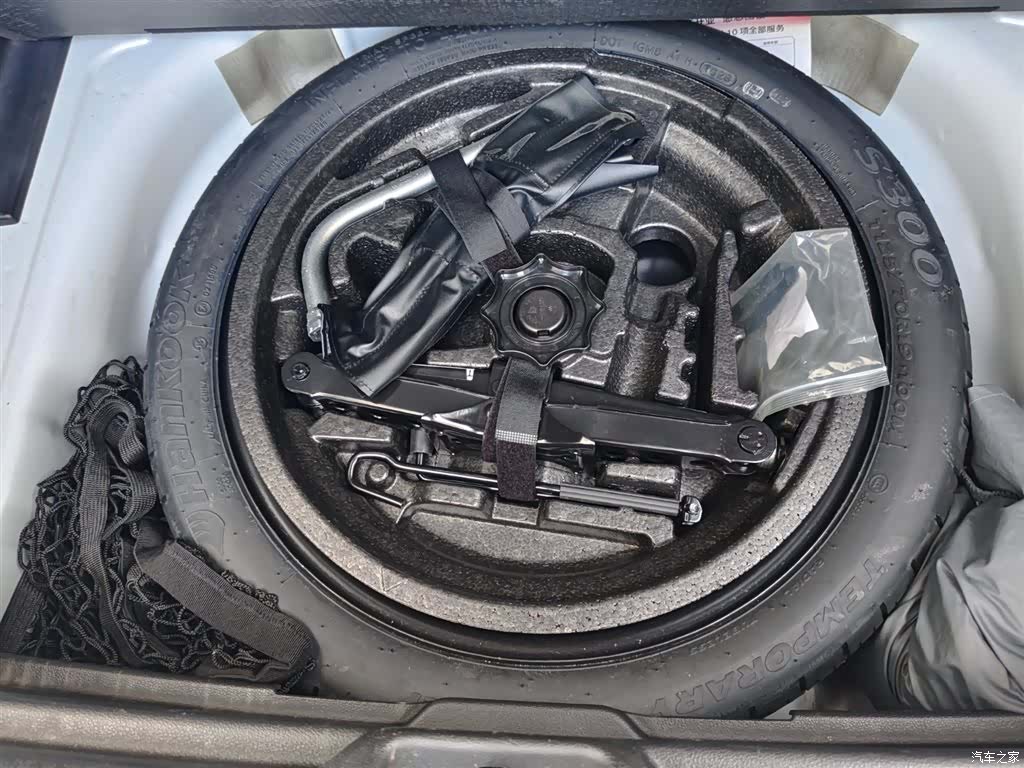Audi Q2L, 2023 16