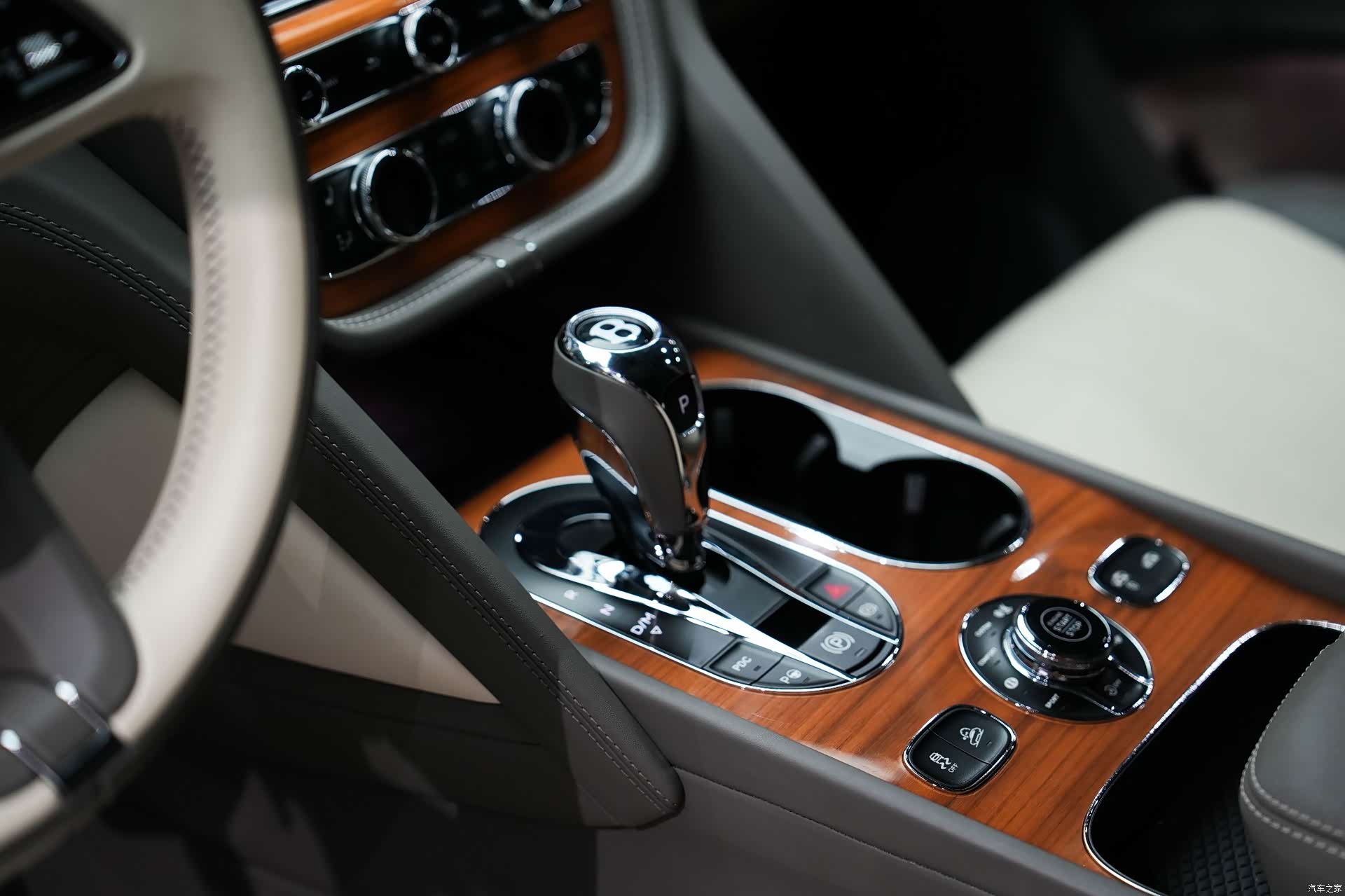 Bentley Bentayga, 2021 37