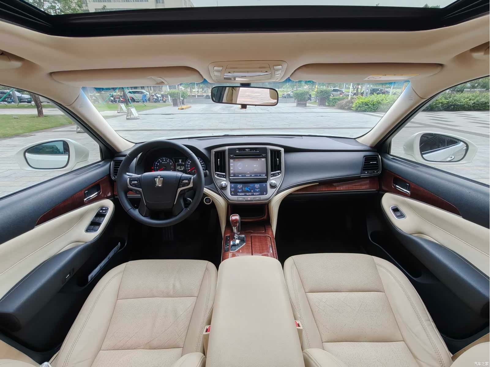 Toyota Crown, 2016 11