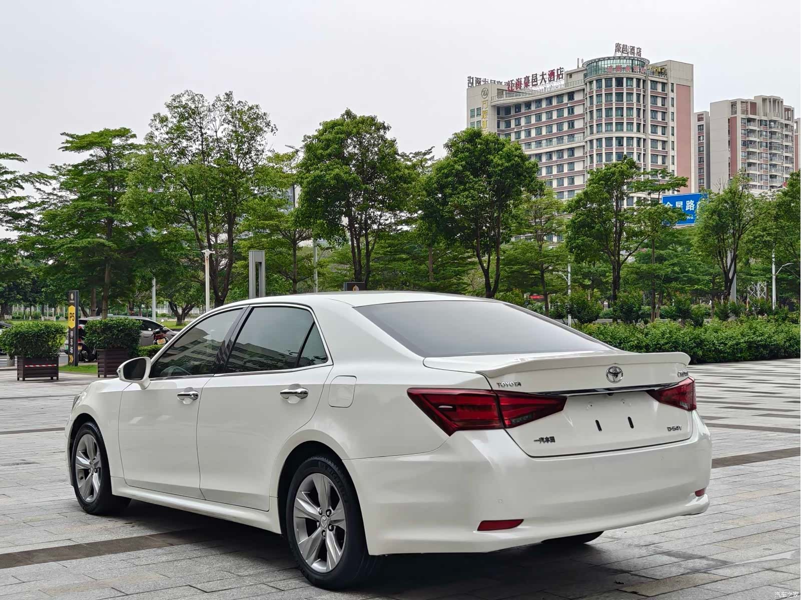 Toyota Crown, 2016 16