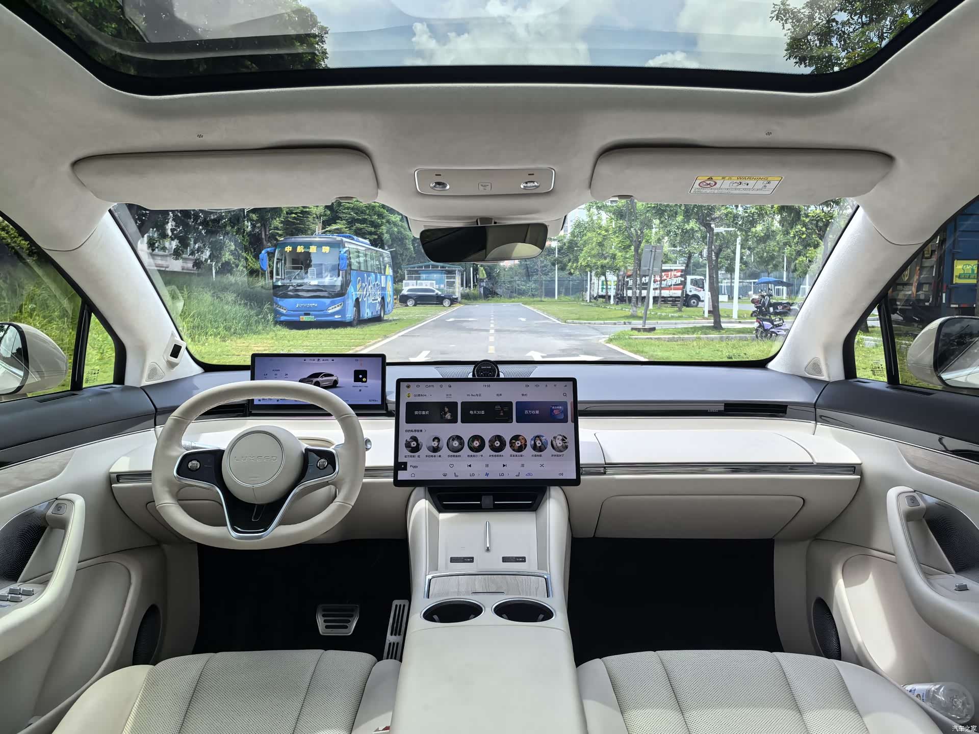 Luxeed R7, 2025 11