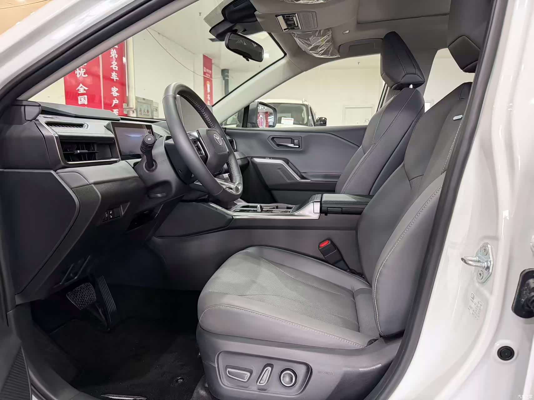 Toyota Wildlander, 2026 4