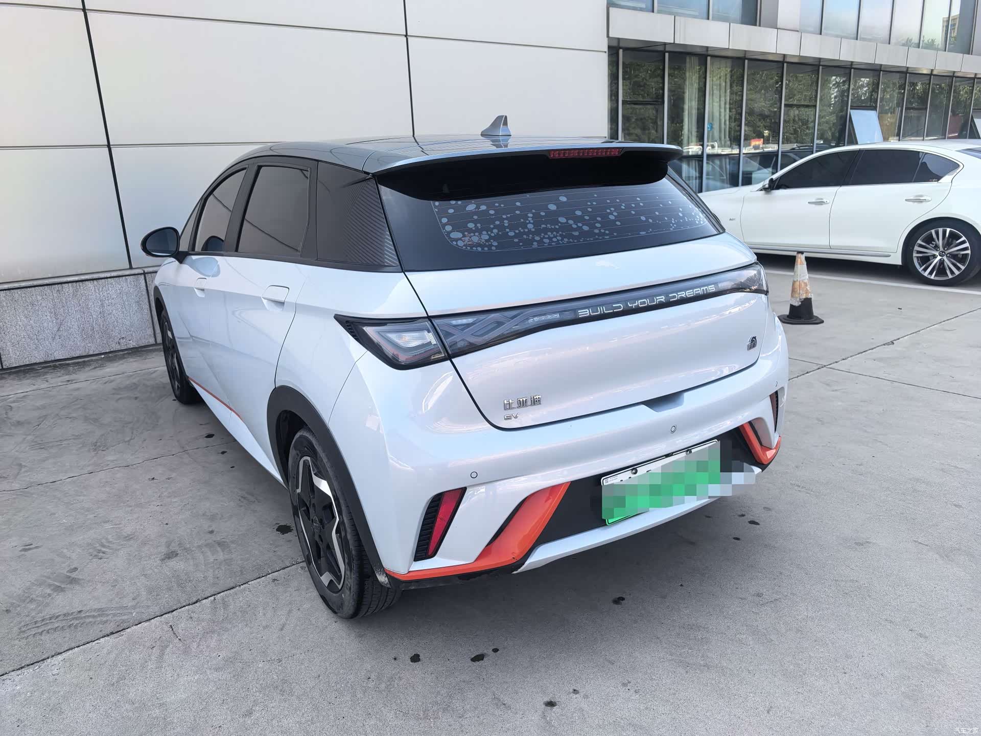 BYD Dolphin, 2022 все фото