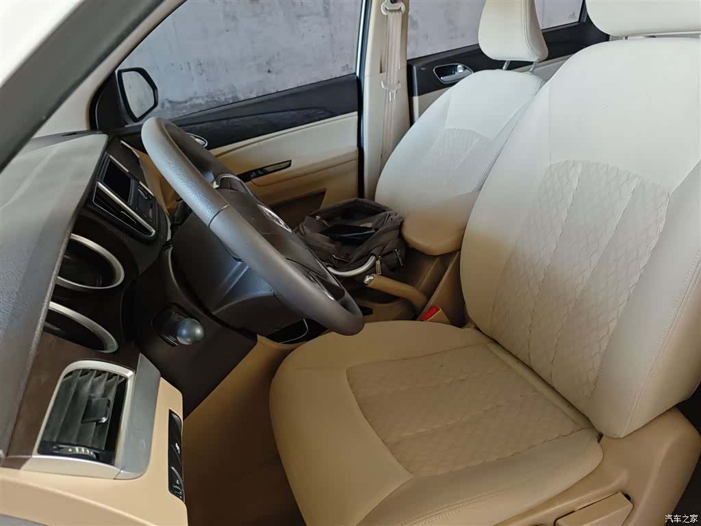 Wuling 730, 2019 15