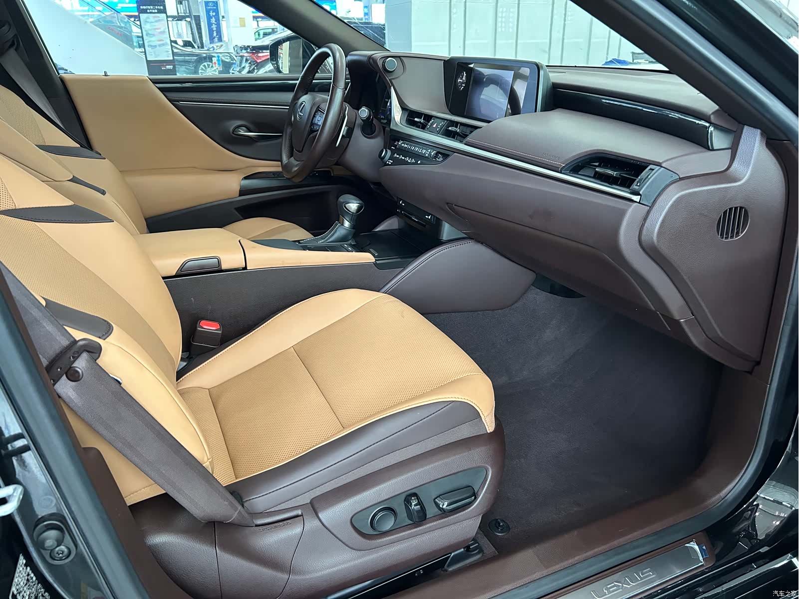 Lexus ES, 2018 8
