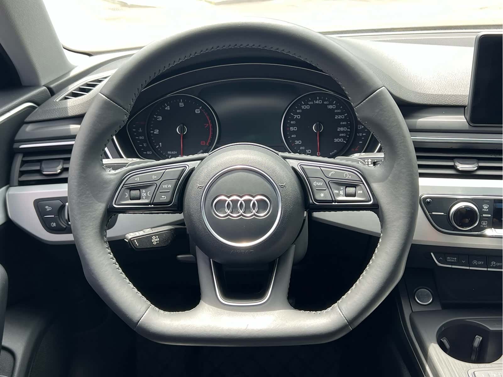 Audi A4L, 2018 12