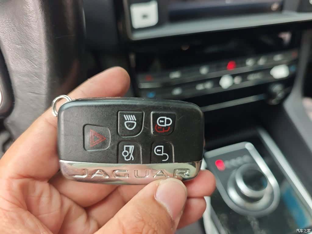 Jaguar F-PACE, 2017 12