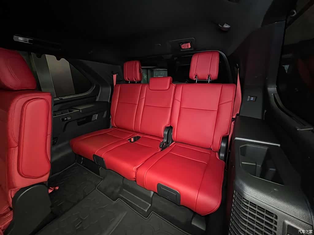 Toyota Sequoia, 2025 12