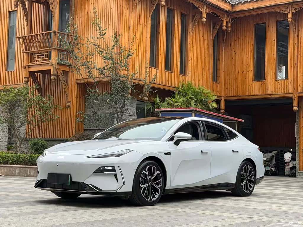 Geely E8, 2025 2