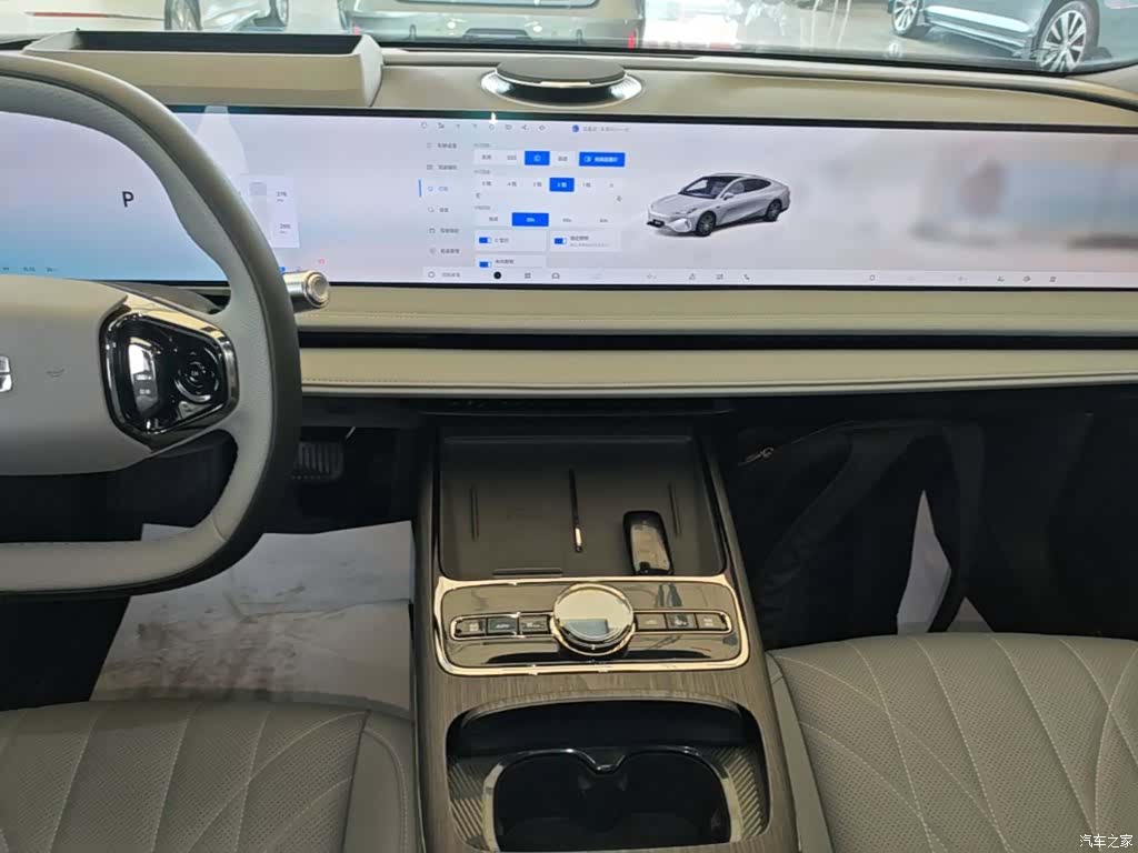 Geely E8, 2025 13