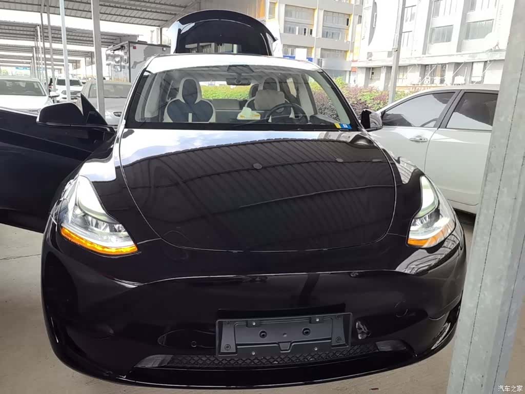 Tesla Model Y, 2023 3