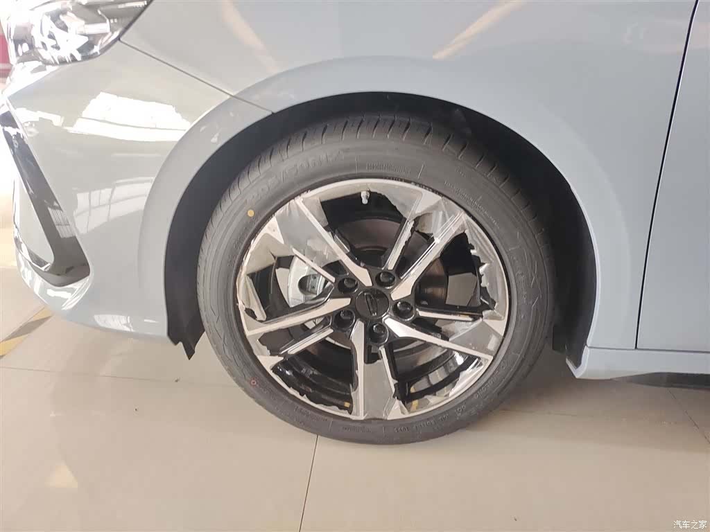 Geely Binray, 2026 23