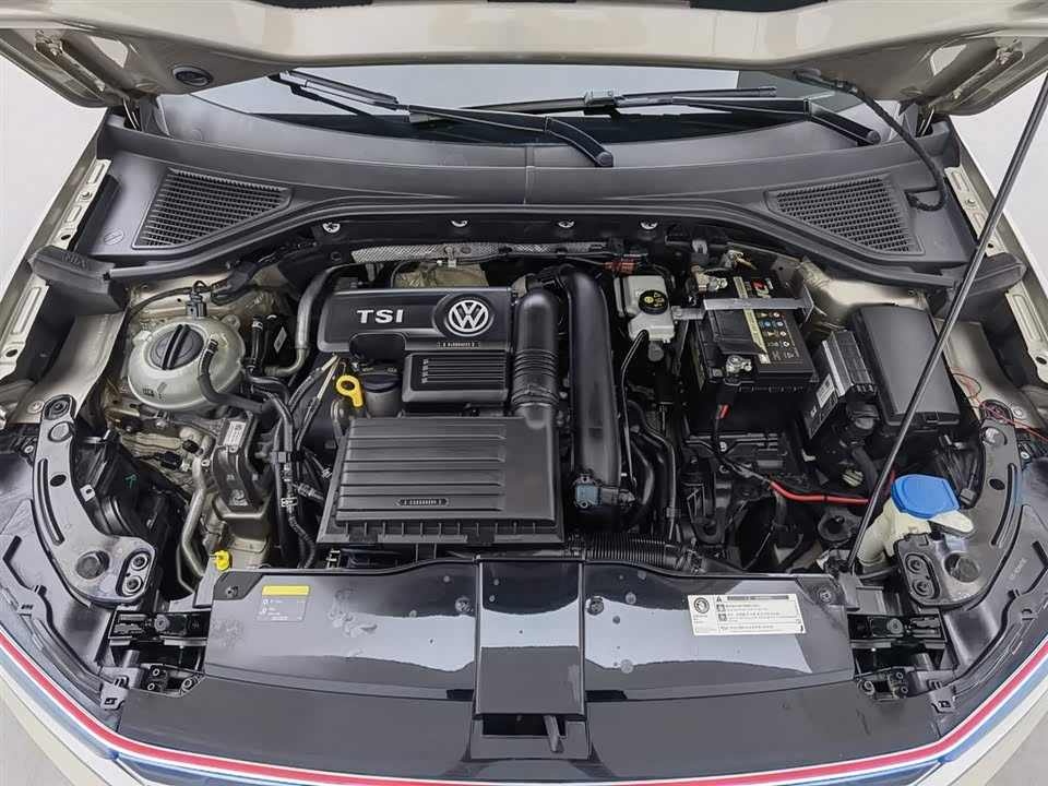 Volkswagen T-ROC exploring Songs