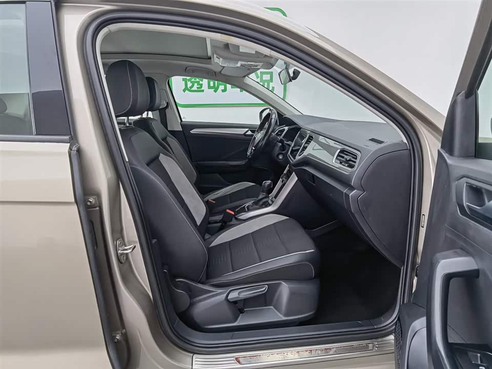 Volkswagen T-ROC exploring Songs