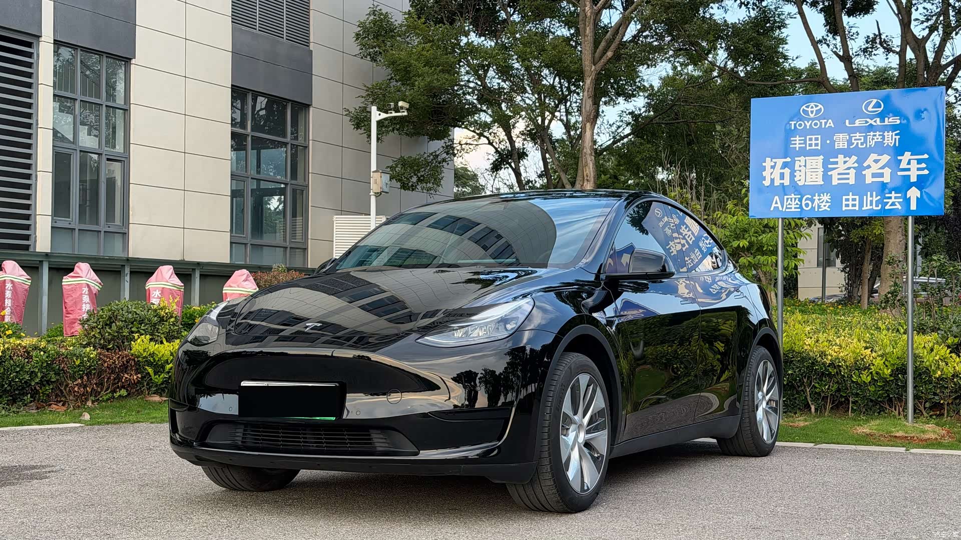 Tesla Model Y, 2023 1