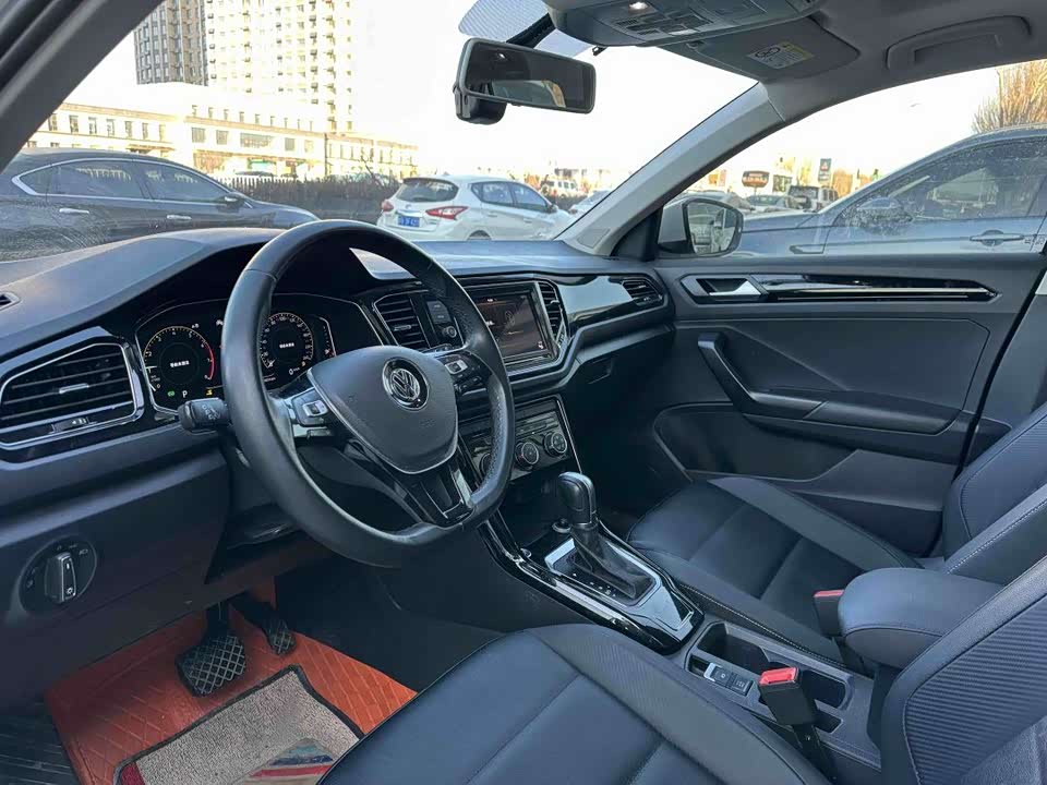 Volkswagen T-ROC exploring Songs