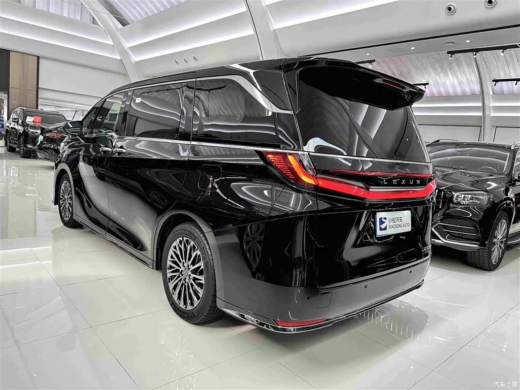 Lexus LM, 2026 3