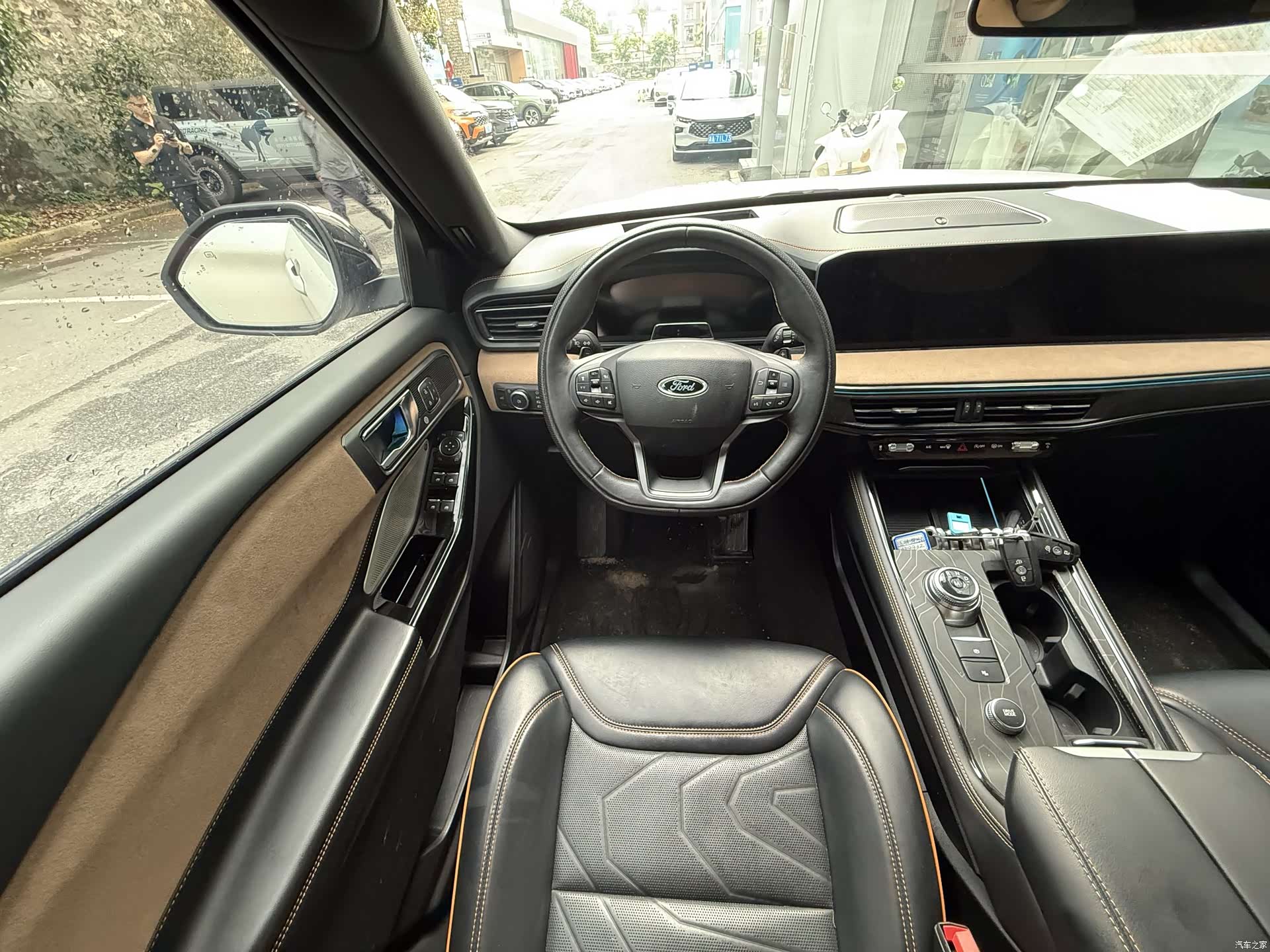 Ford Explorer, 2024 10