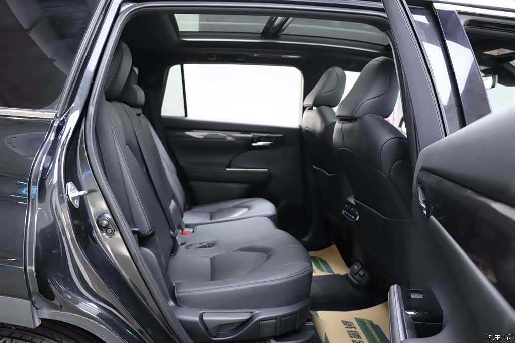Toyota Crown, 2022 11
