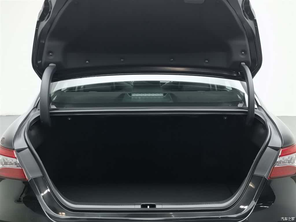 Toyota Camry, 2020 16