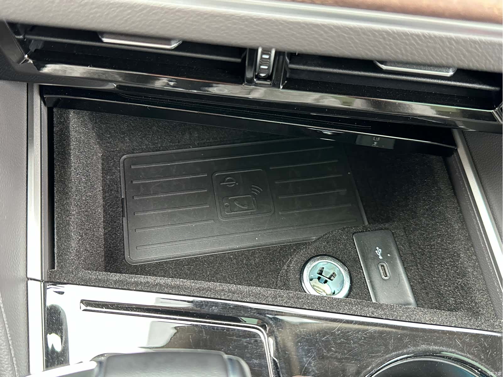 Volkswagen Touareg, 2022 11