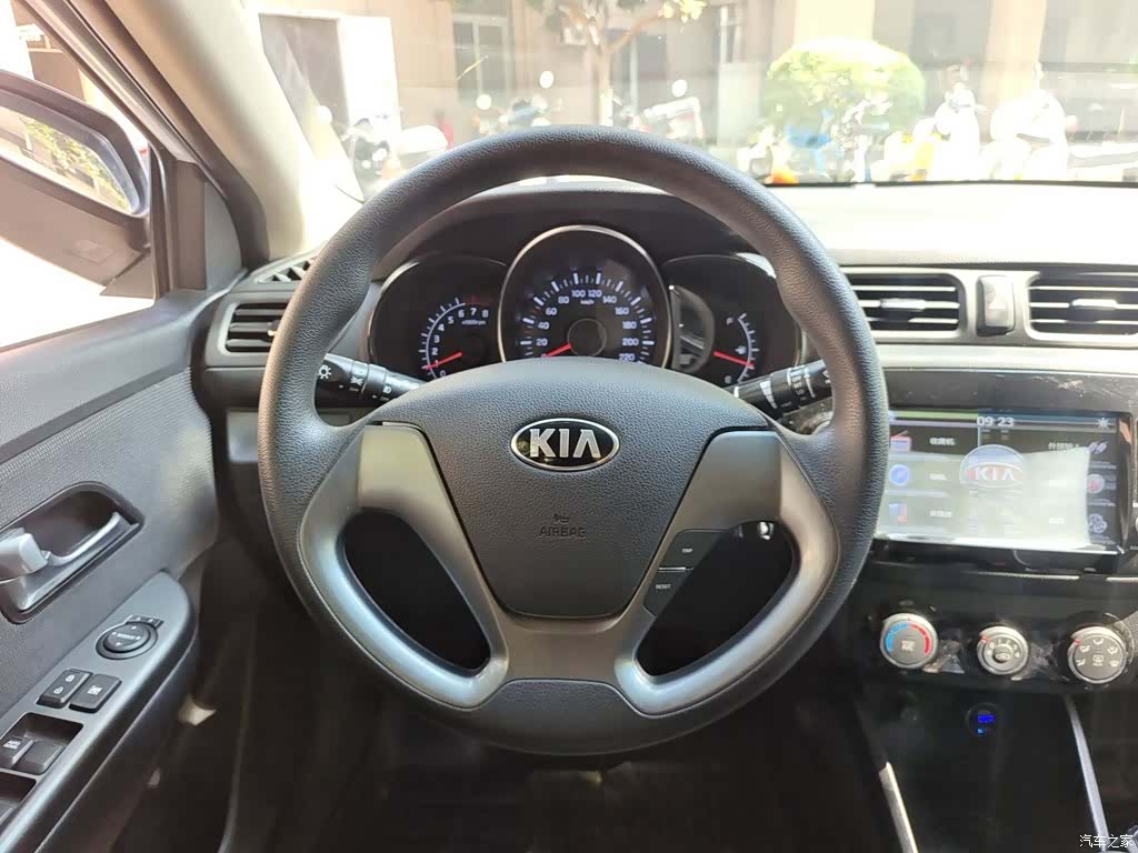 Kia K2, 2015 3