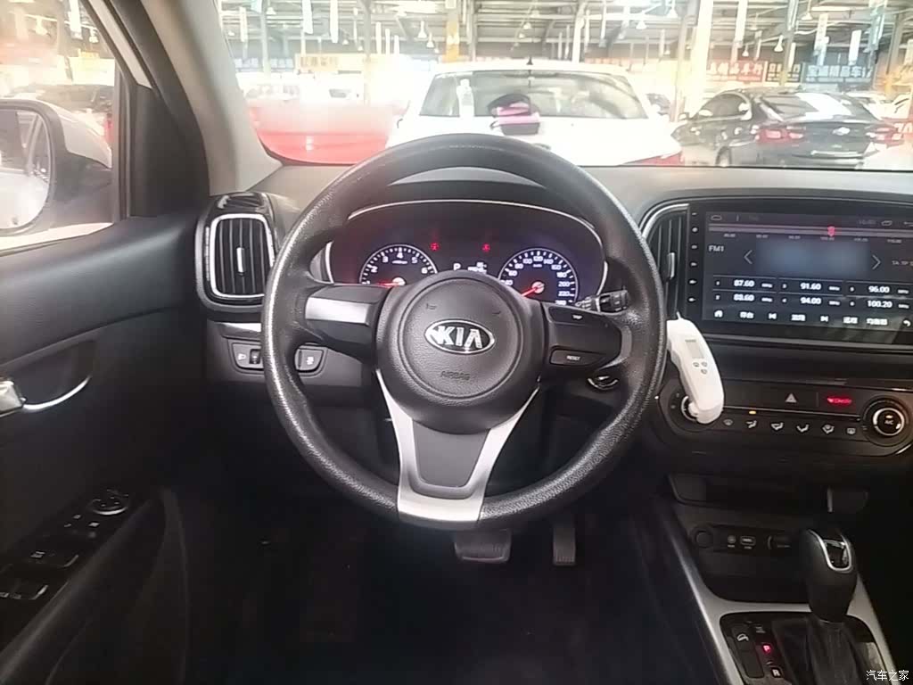 Kia KX3, 2016 11