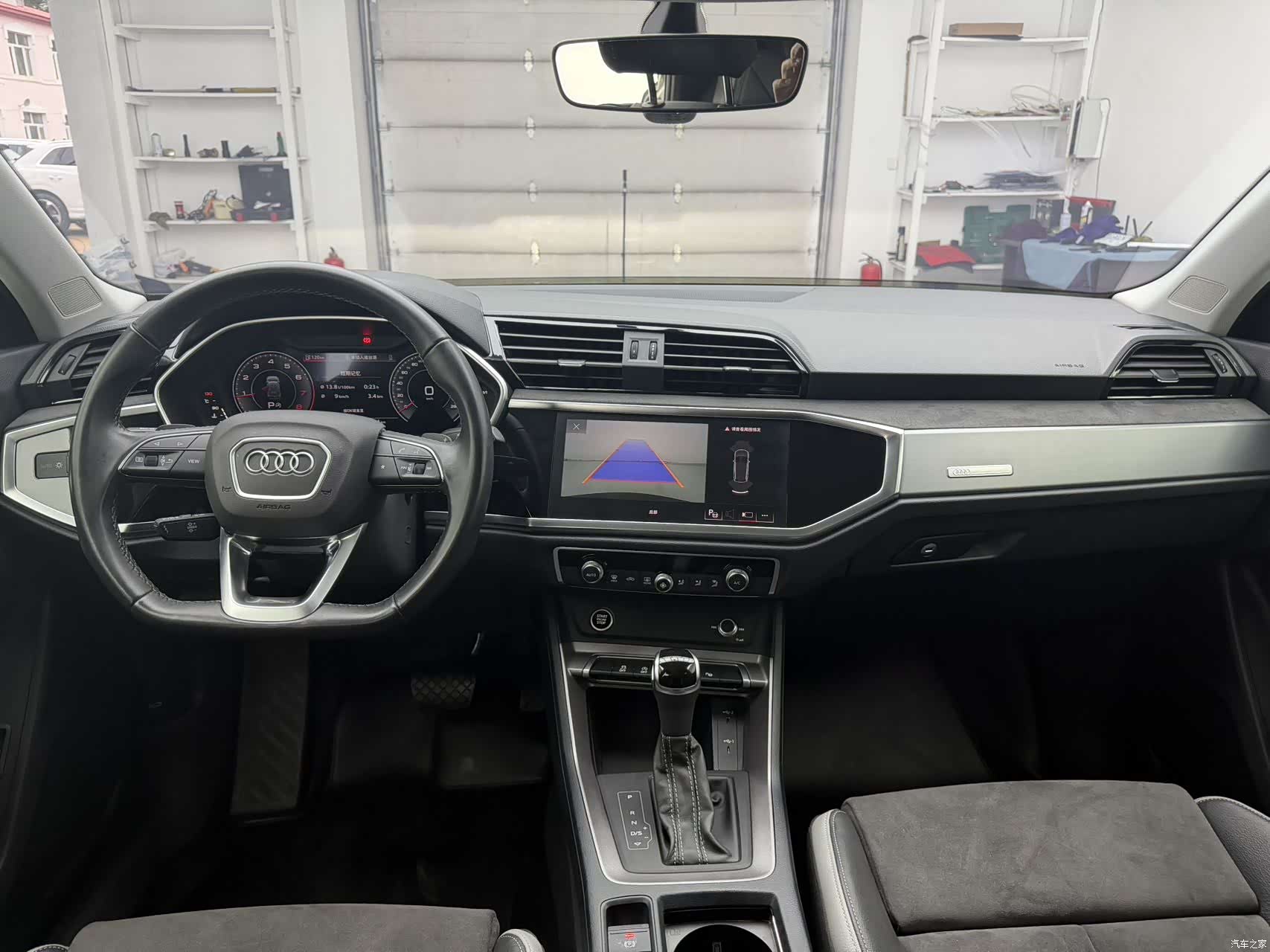 Audi Q3, 2023 10