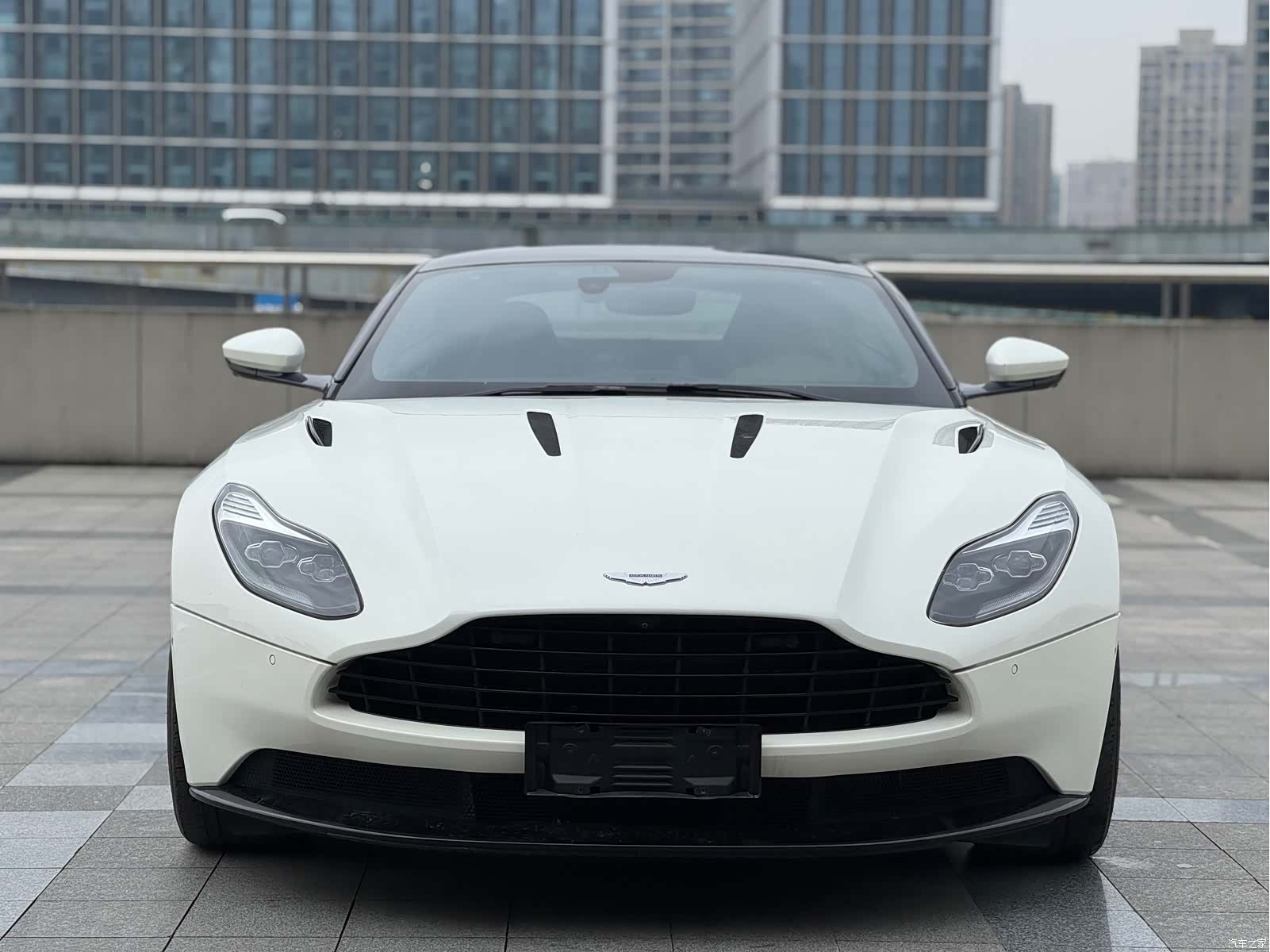 Aston Martin DB11, 2017 2
