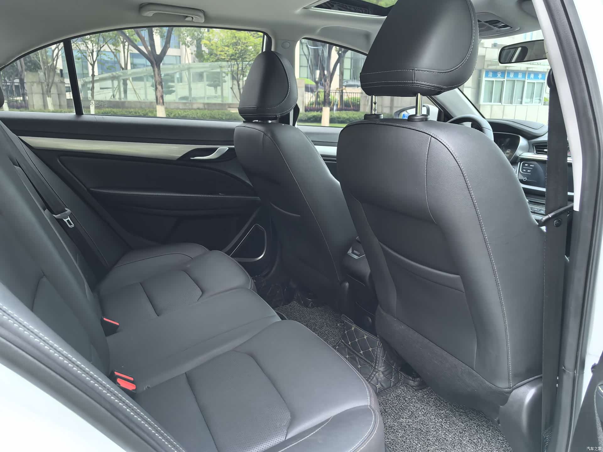 Geely Emgrand, 2021 15