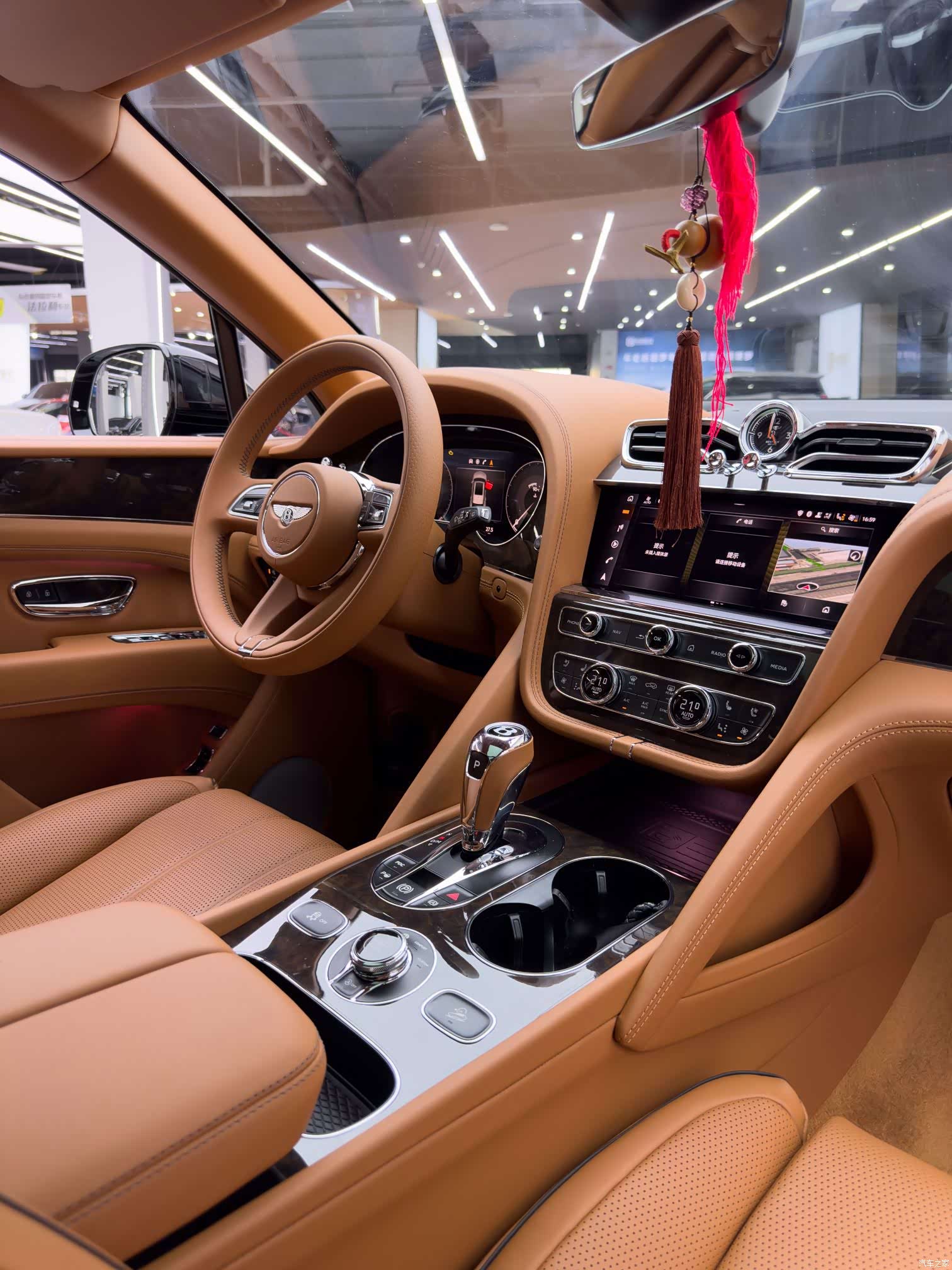 Bentley Bentayga, 2022 15