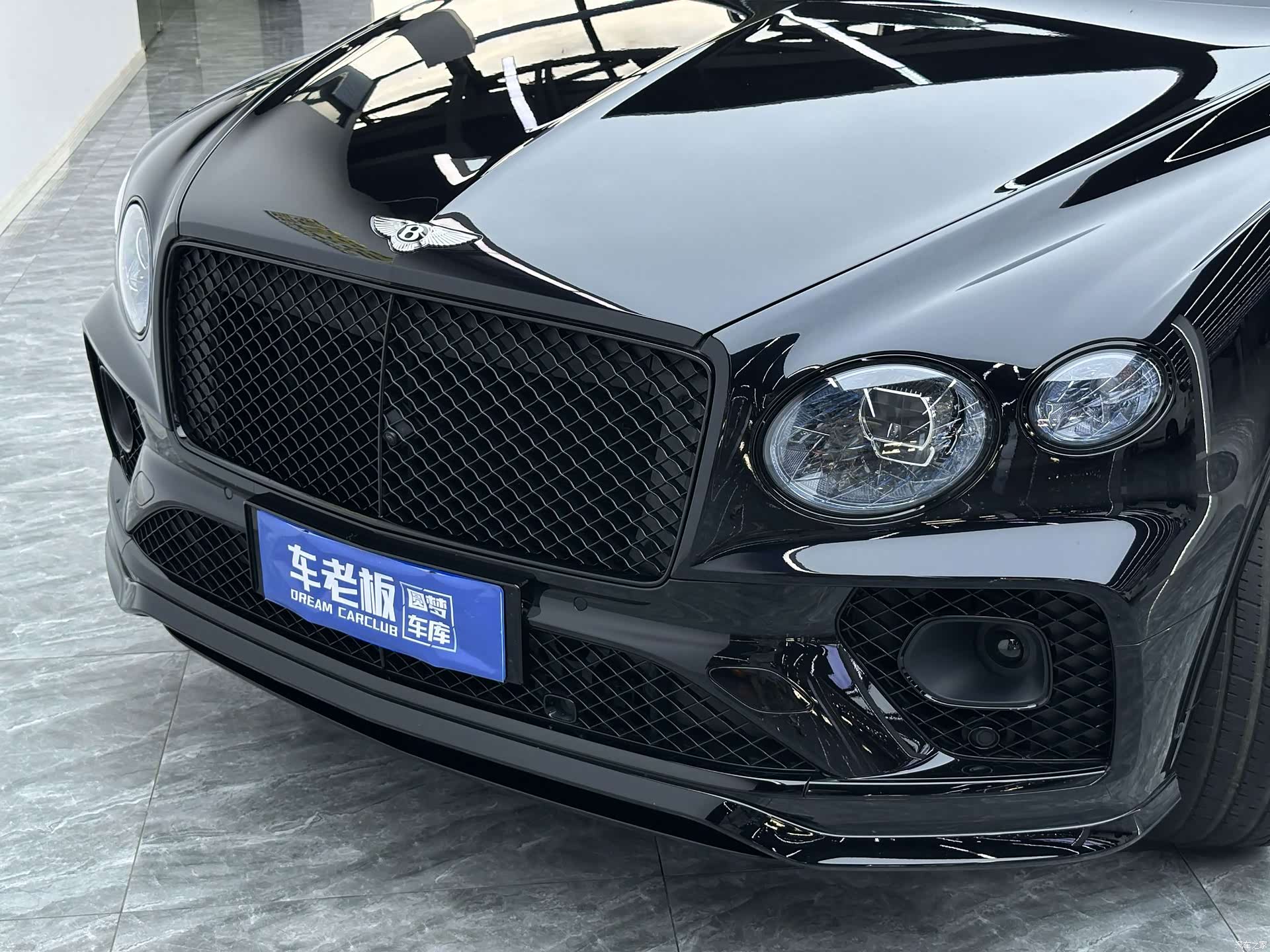 Bentley Bentayga, 2022 9