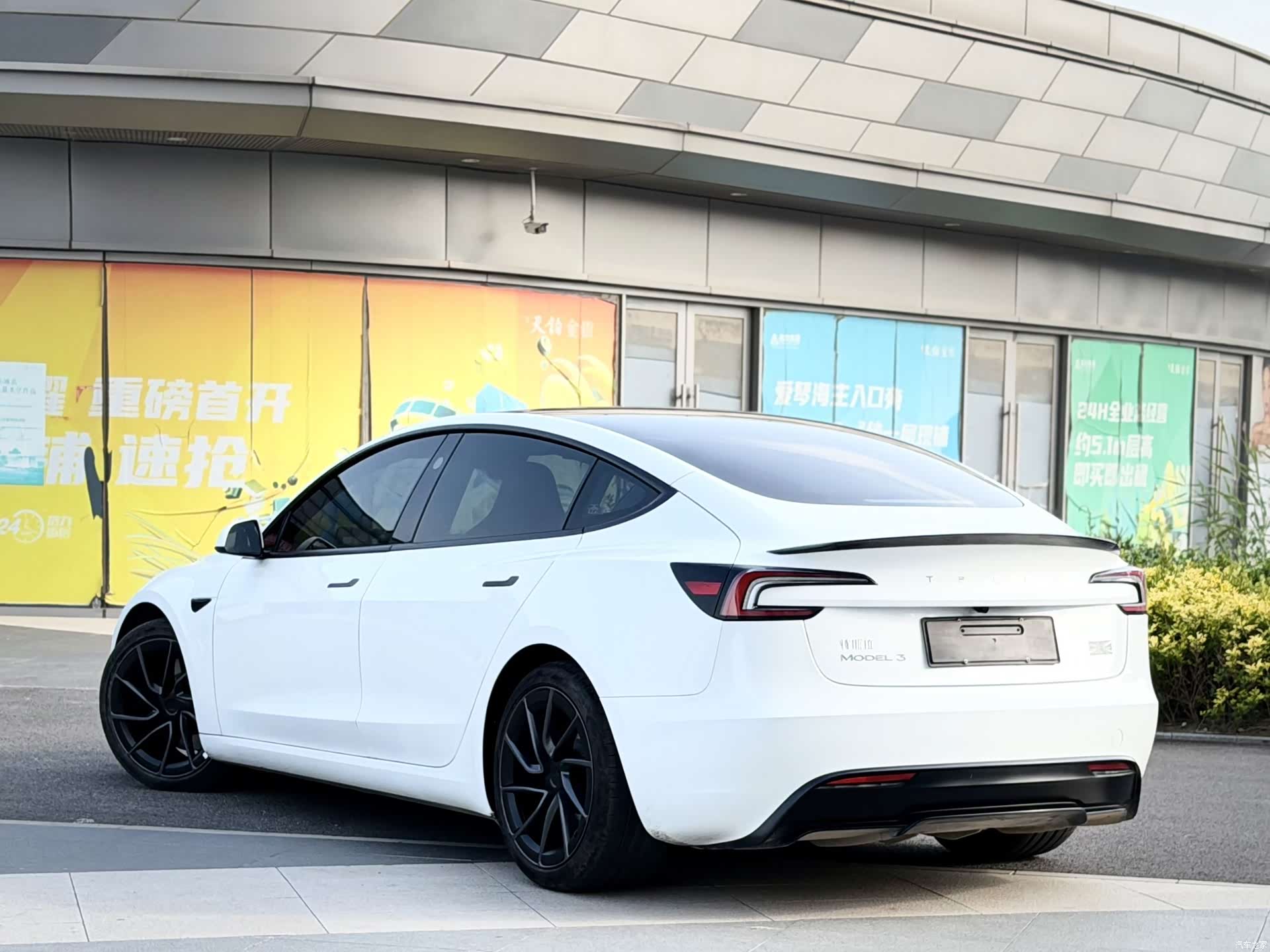 Tesla Model 3, 2025 3