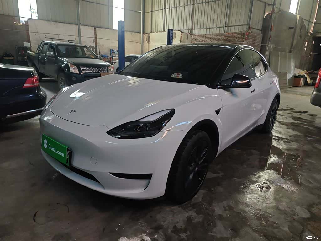 Tesla Model Y, 2025 1