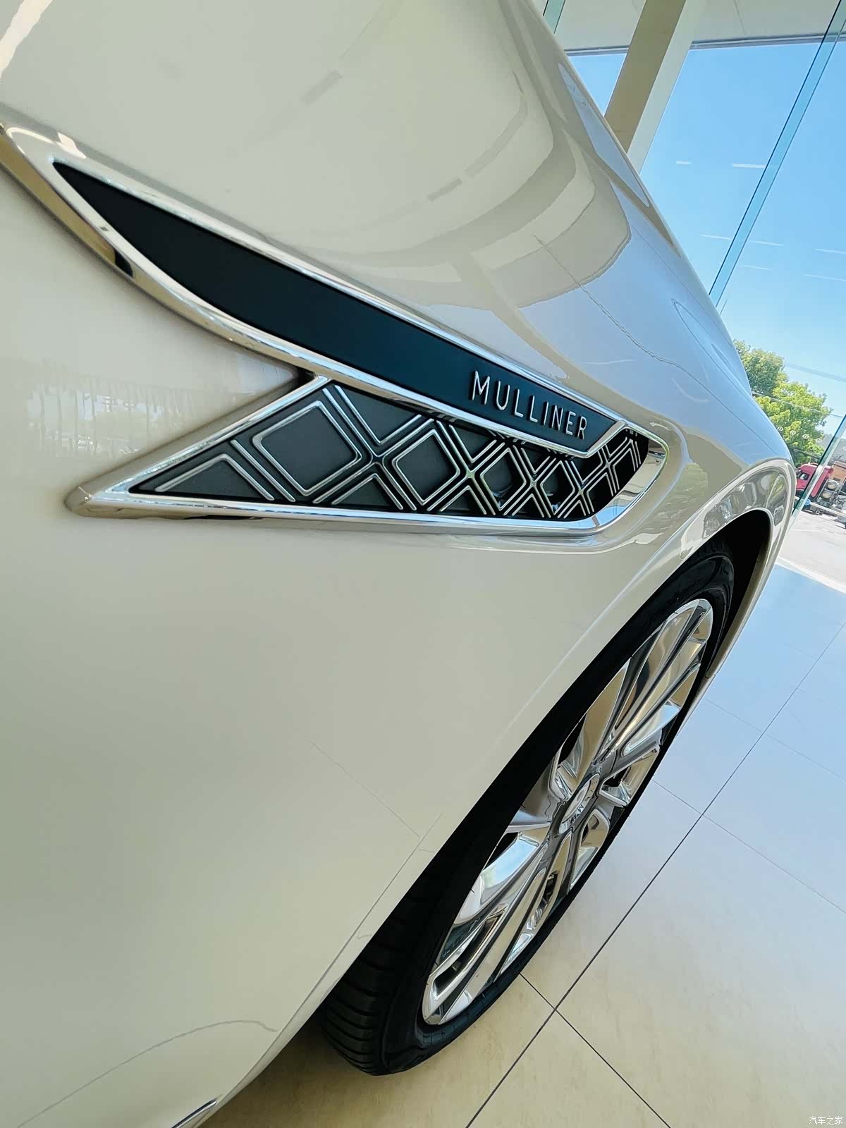 Bentley Flying Spur, 2025 12