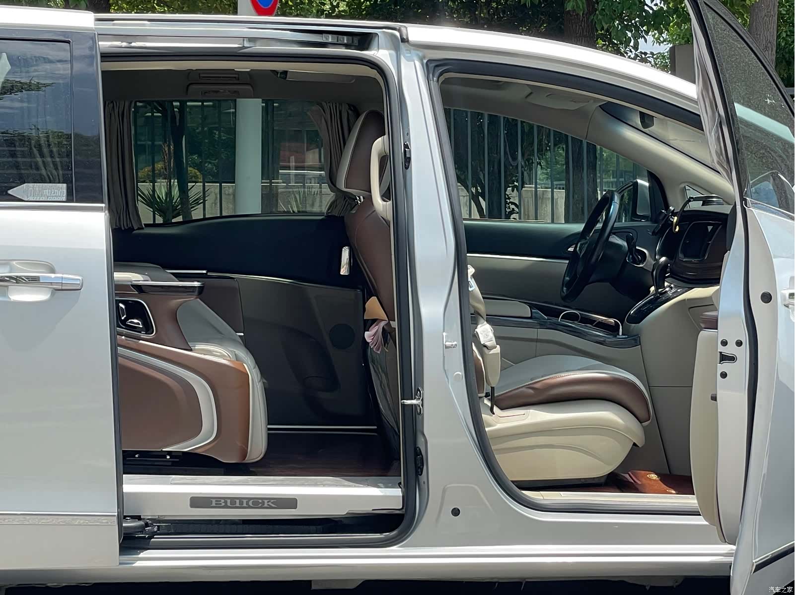 Buick GL8, 2019 13