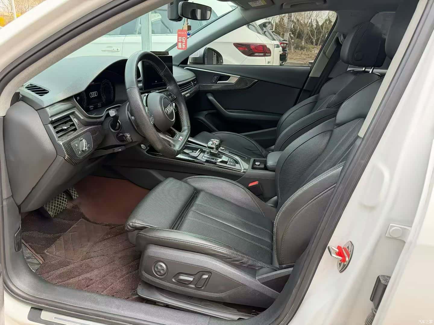 Audi A4L, 2021 все фото
