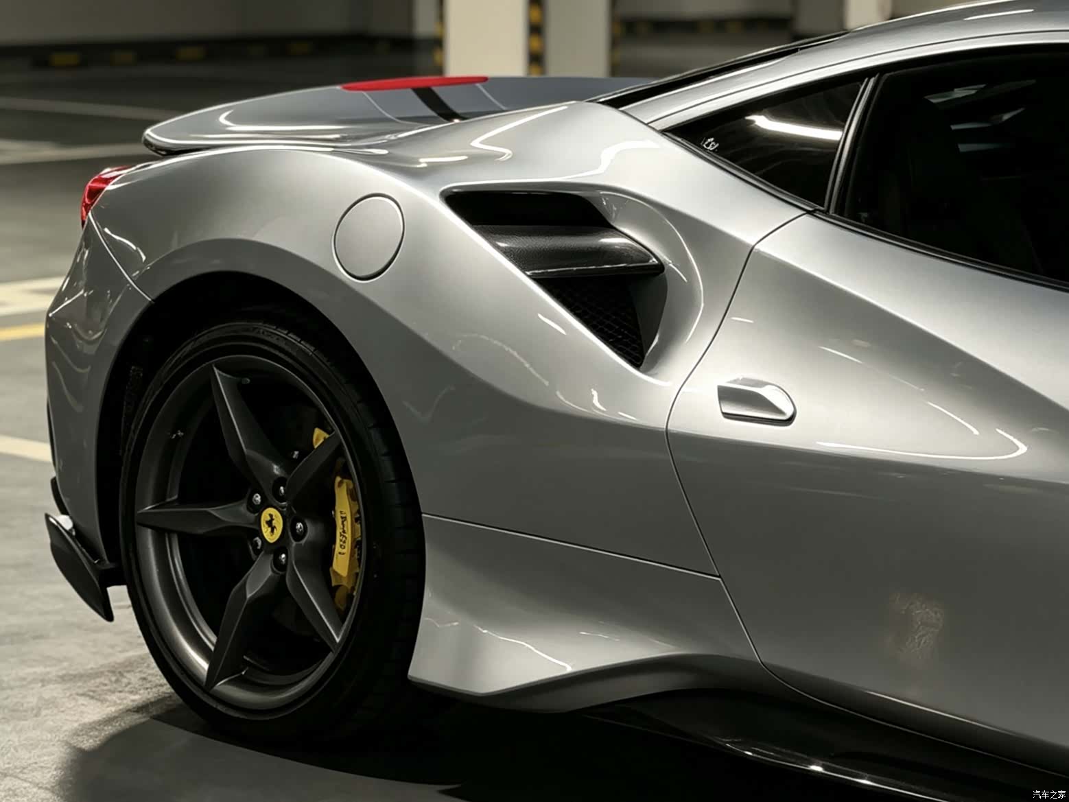 Ferrari 488, 2016 3