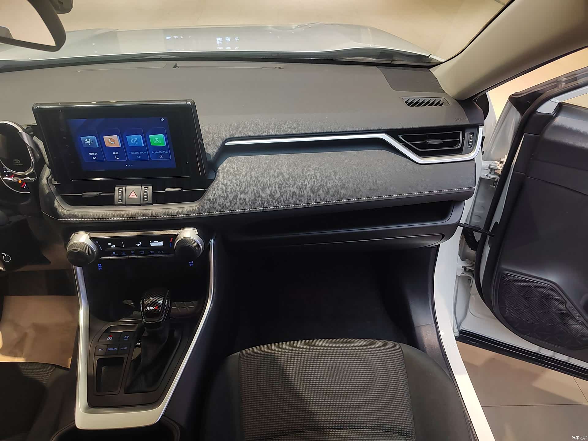 Toyota RAV4, 2022 12