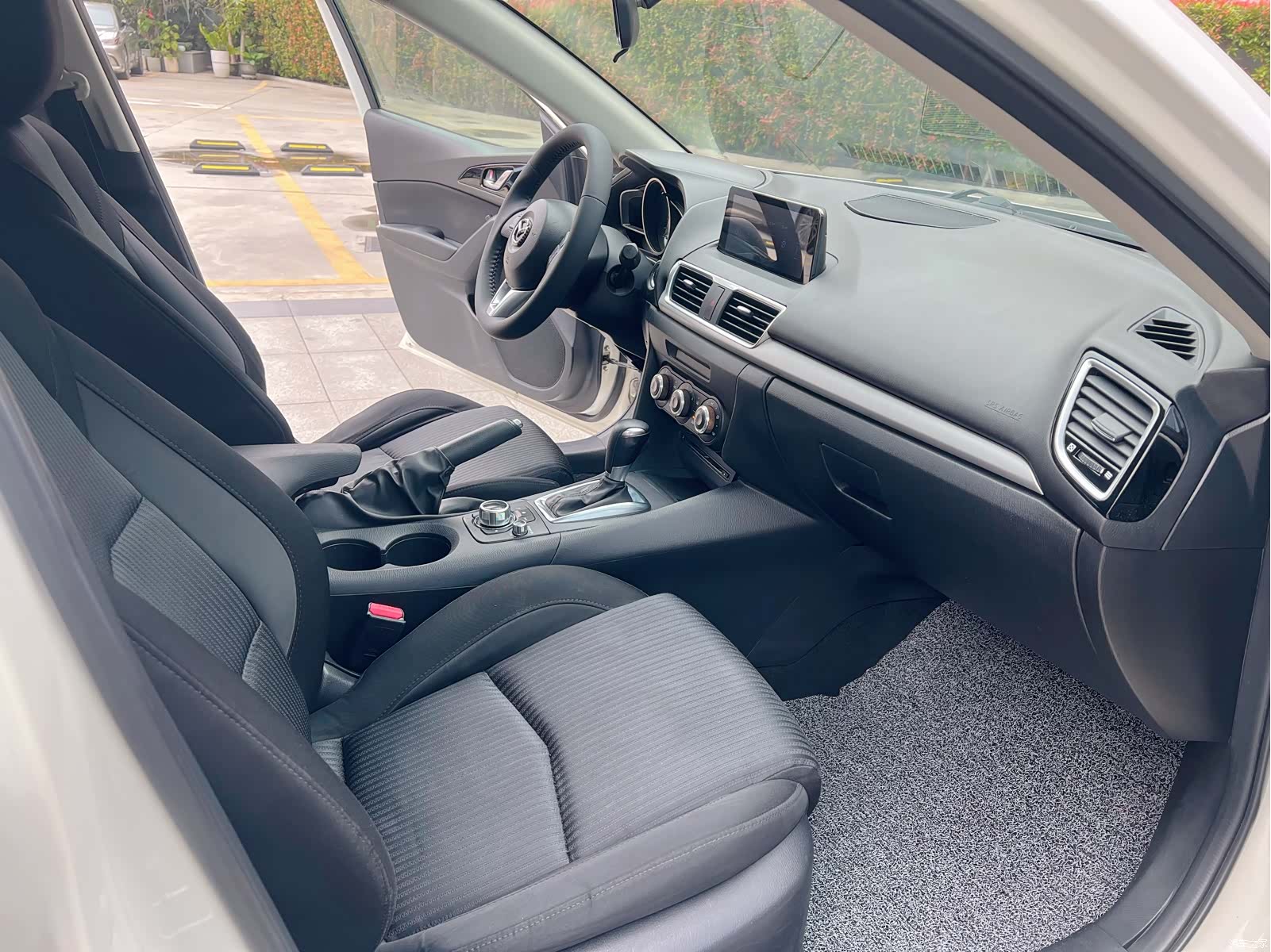 Mazda Mazda3, 2015 11