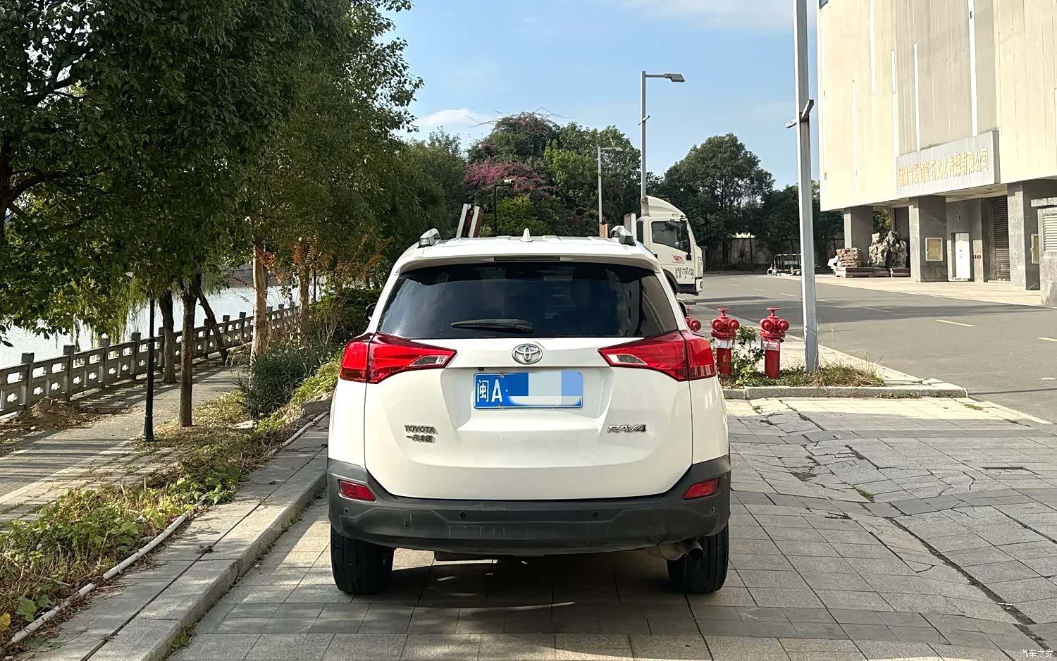 Toyota RAV4, 2015 3