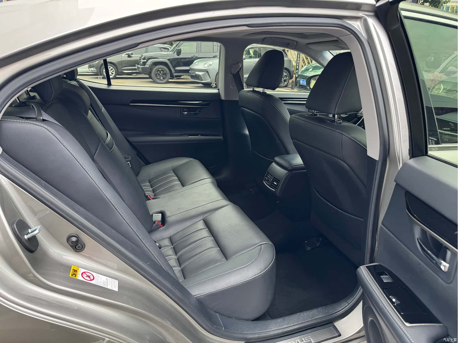Lexus ES, 2018 13