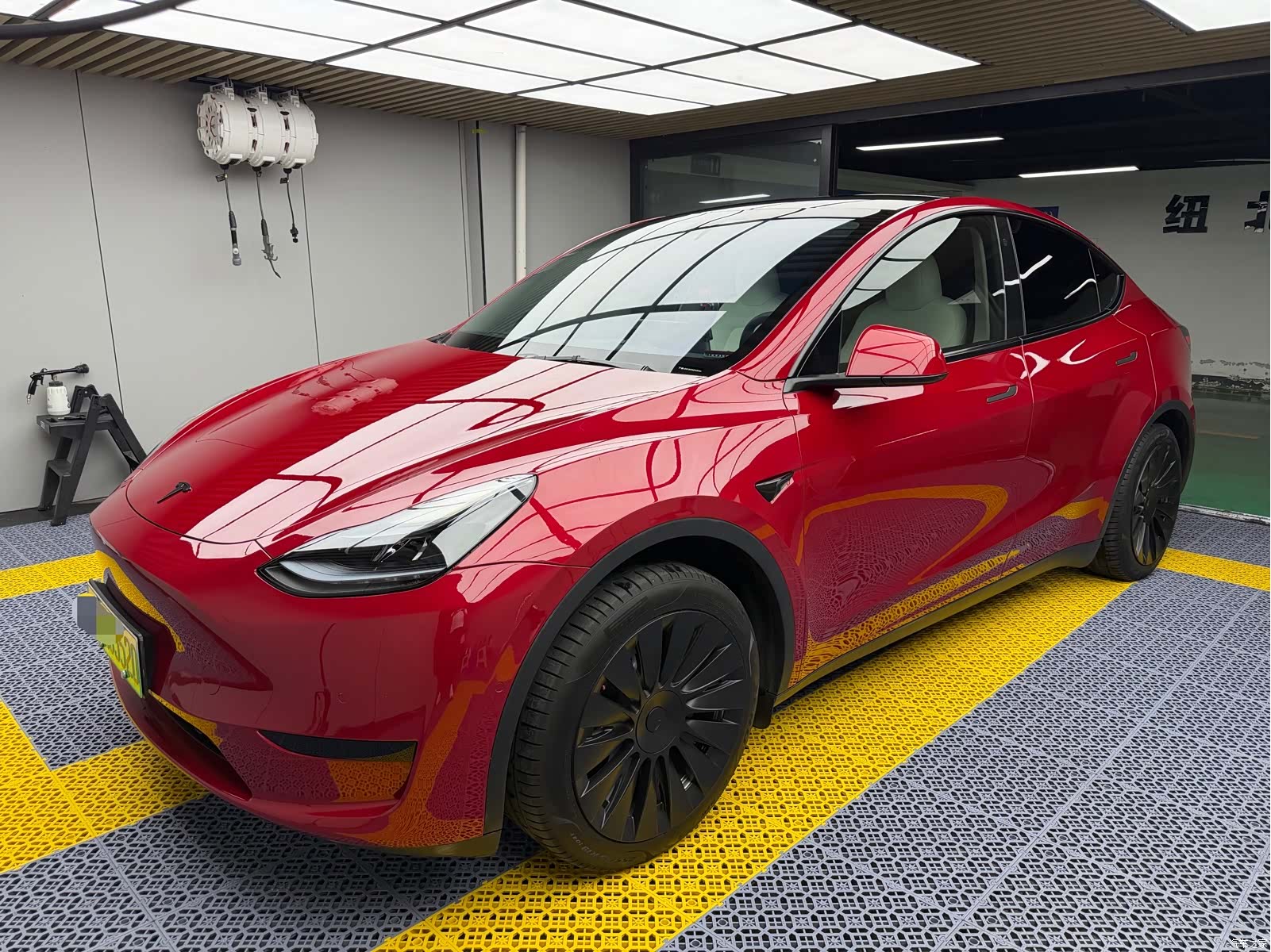 Tesla Model Y, 2023 1