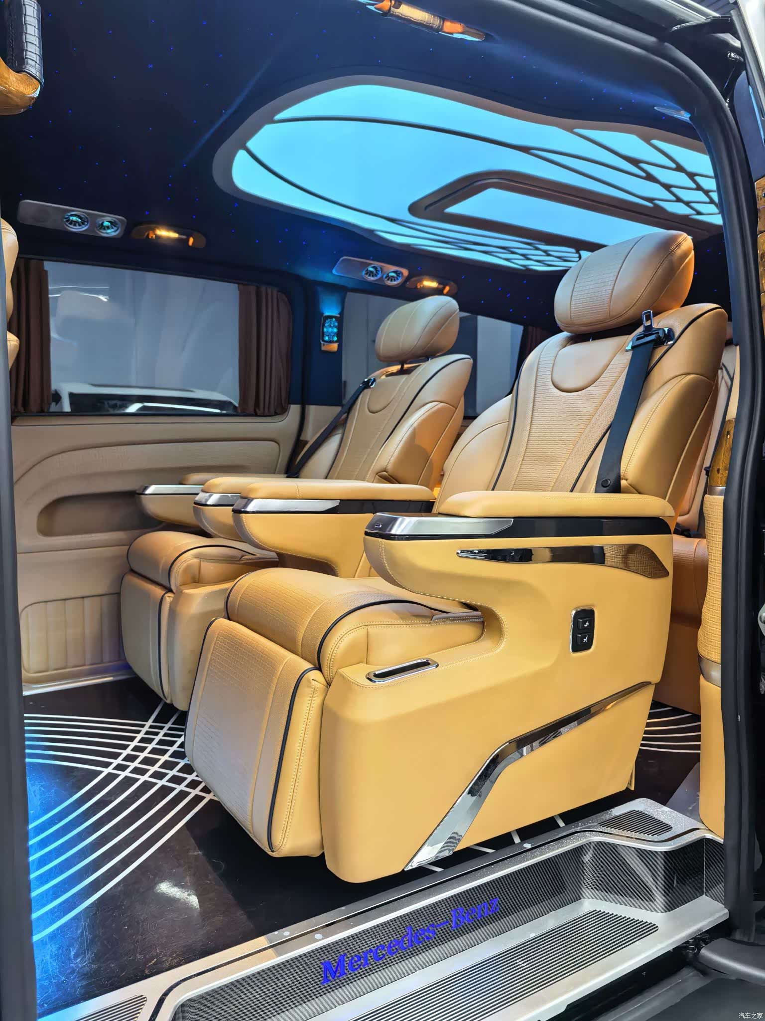 Mercedes-Benz 7, 2022 6