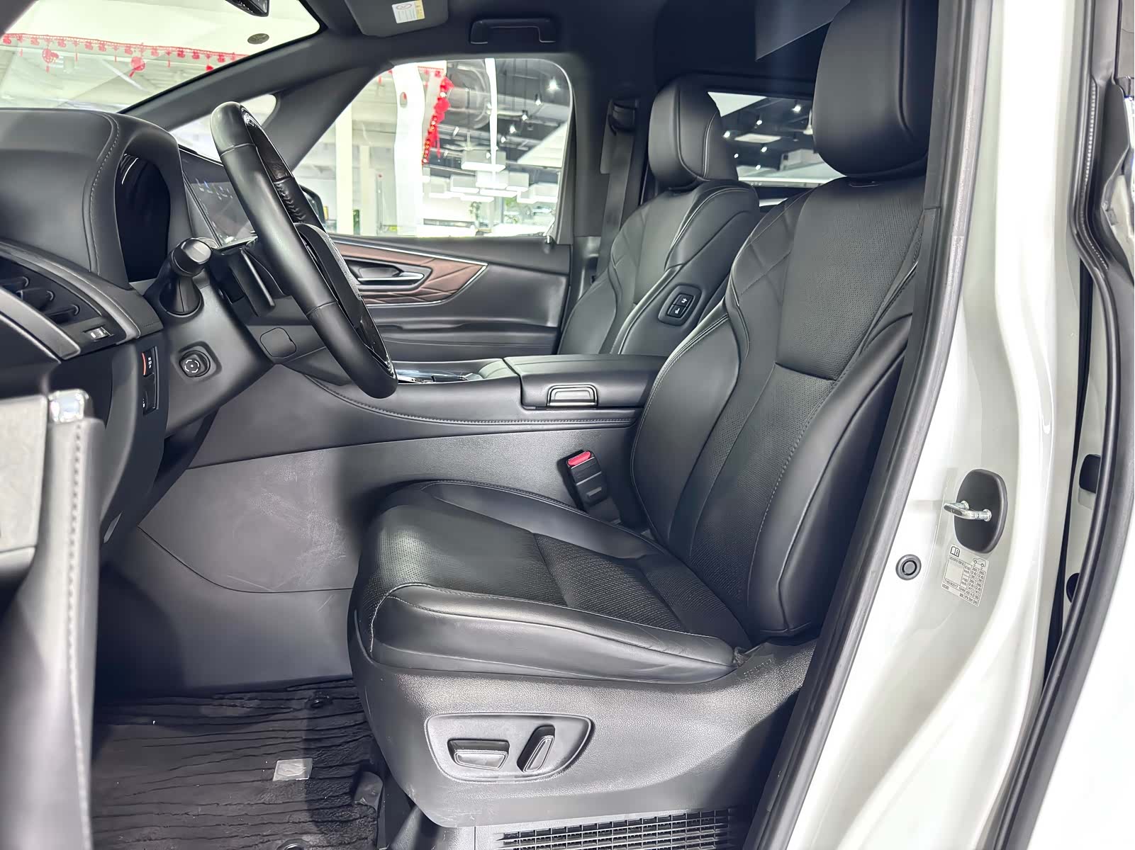 Toyota Alphard, 2024 16