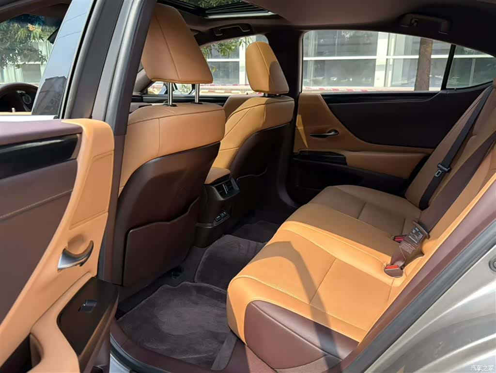 Lexus ES, 2021 15