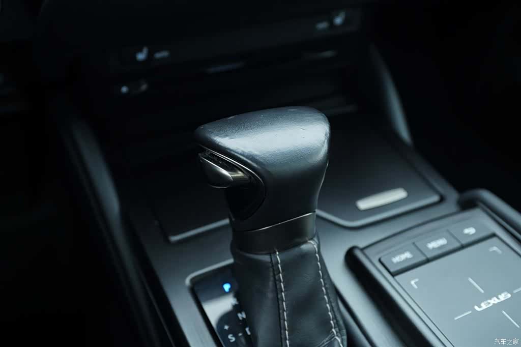 Lexus ES, 2019 9