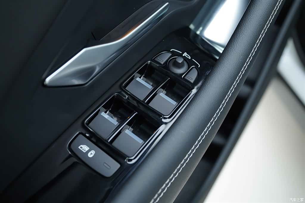 Land Rover E-PACE, 2024 11