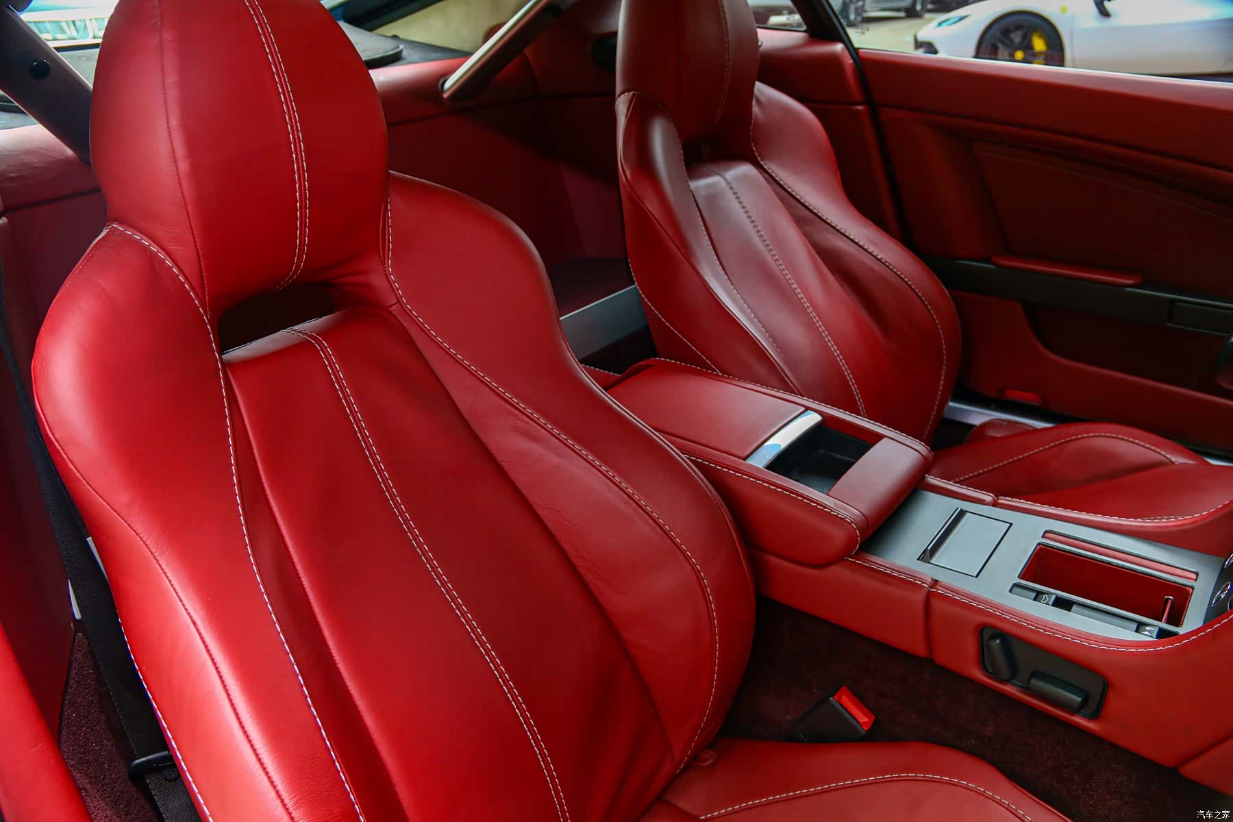 Aston Martin Vantage, 2016 7
